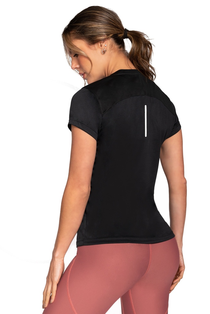 CAMISETA HYDRO C/V CORTE ESPALDA NEGRA